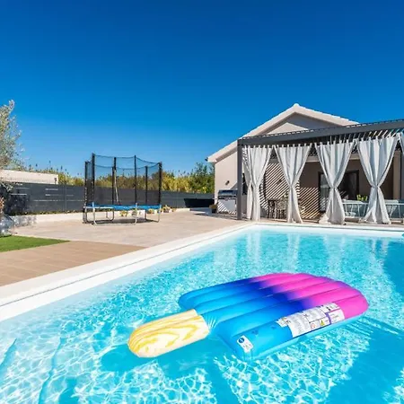 Villa Rafaelo - Privlaka By Guide *